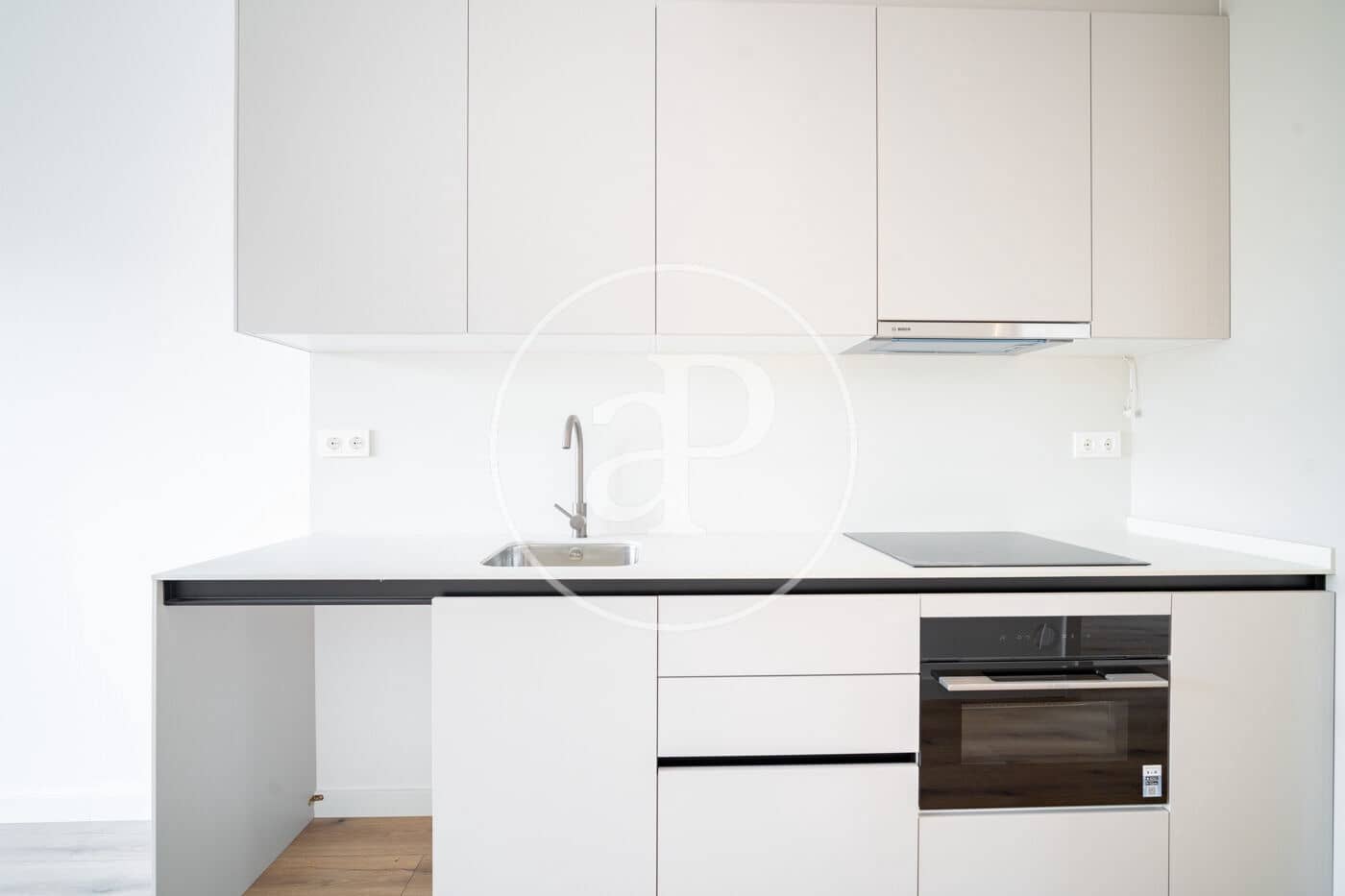 1 soverom Leilighet til leie i Barcelona by med garasje - € 2 100 (Ref: 10025644)