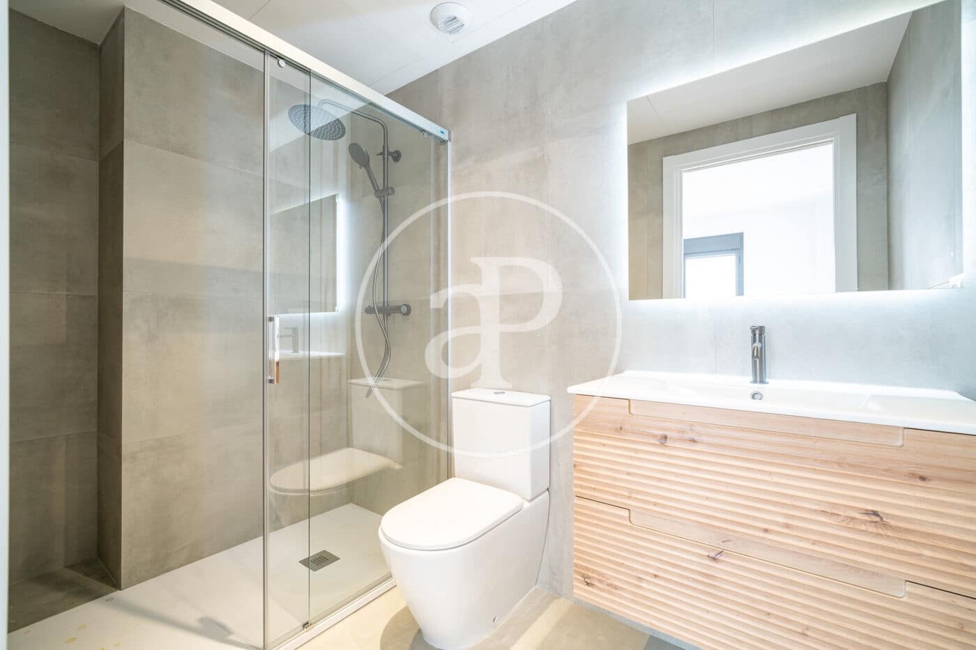 1 soverom Leilighet til leie i Barcelona by med garasje - € 2 100 (Ref: 10025644)