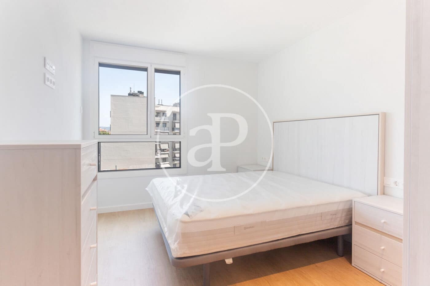 Apartamento de 2 habitaciones en Viladecans en alquiler con garaje - 1.900 € (Ref: 10033985)