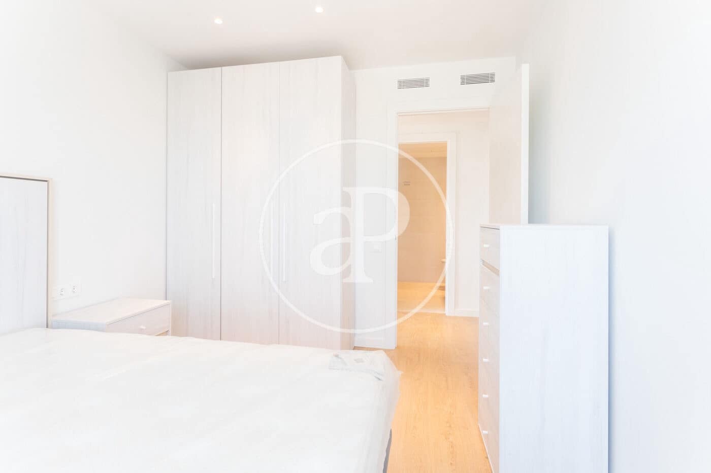 Apartamento de 2 habitaciones en Viladecans en alquiler con garaje - 1.900 € (Ref: 10033985)
