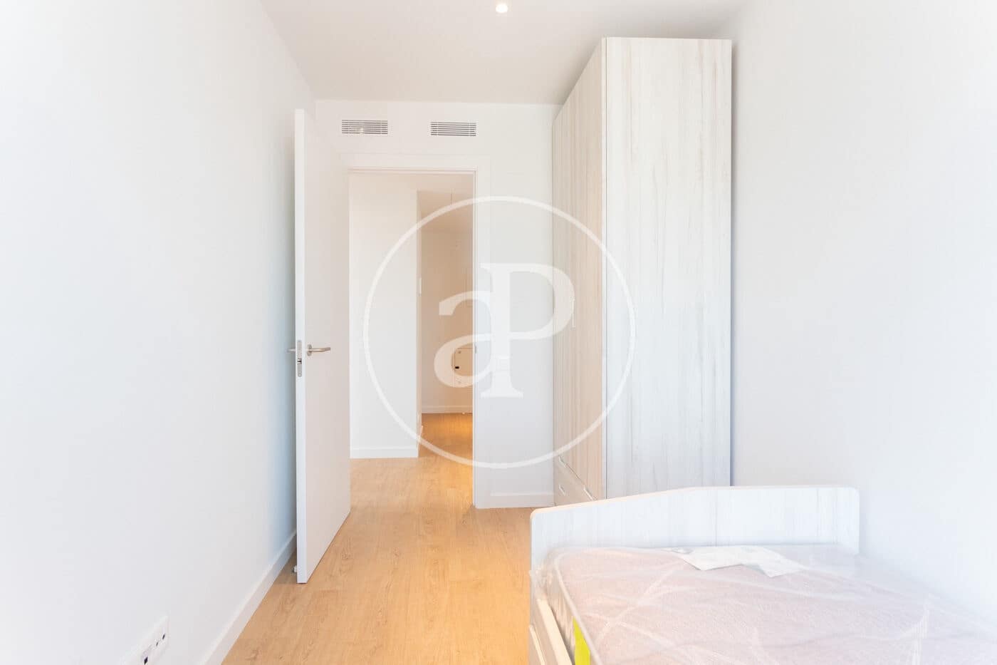 Apartamento de 2 habitaciones en Viladecans en alquiler con garaje - 1.900 € (Ref: 10033985)