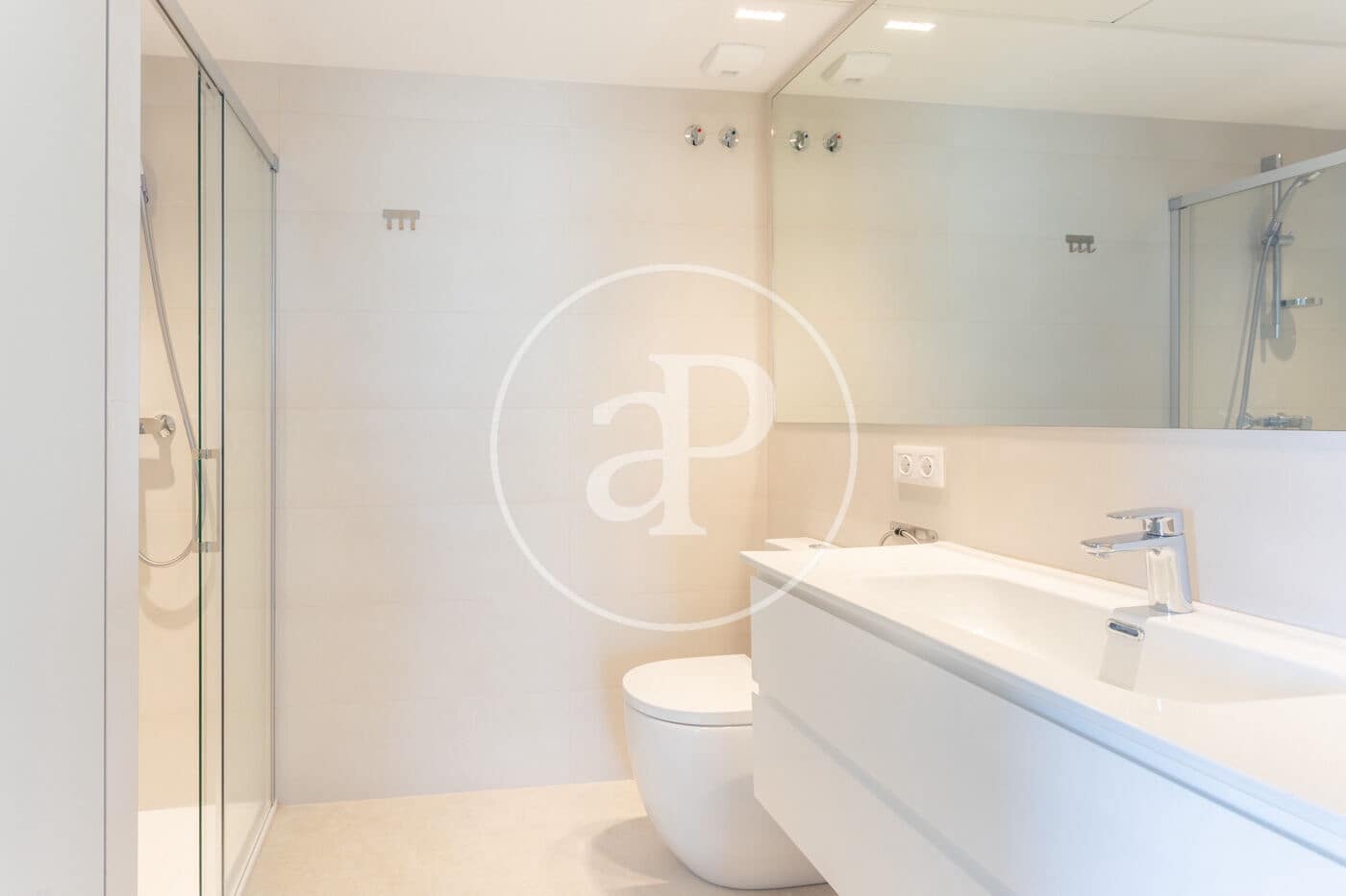 Apartamento de 2 habitaciones en Viladecans en alquiler con garaje - 1.900 € (Ref: 10033985)
