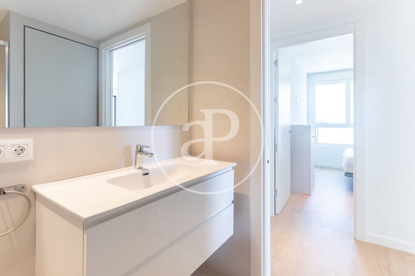 Apartamento de 2 habitaciones en Viladecans en alquiler con garaje - 1.900 € (Ref: 10033985)