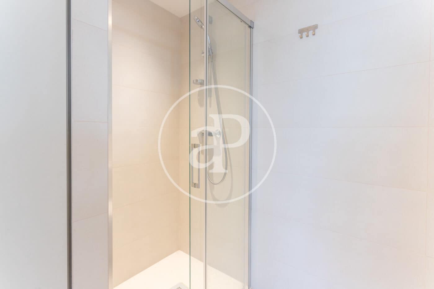 Apartamento de 2 habitaciones en Viladecans en alquiler con garaje - 1.900 € (Ref: 10033985)
