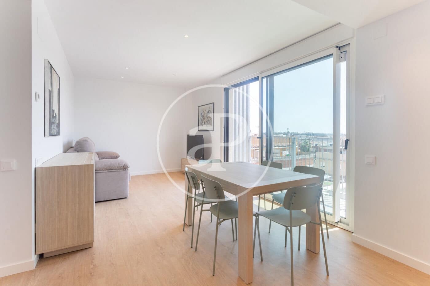 Apartamento de 2 habitaciones en Viladecans en alquiler con garaje - 1.900 € (Ref: 10033985)