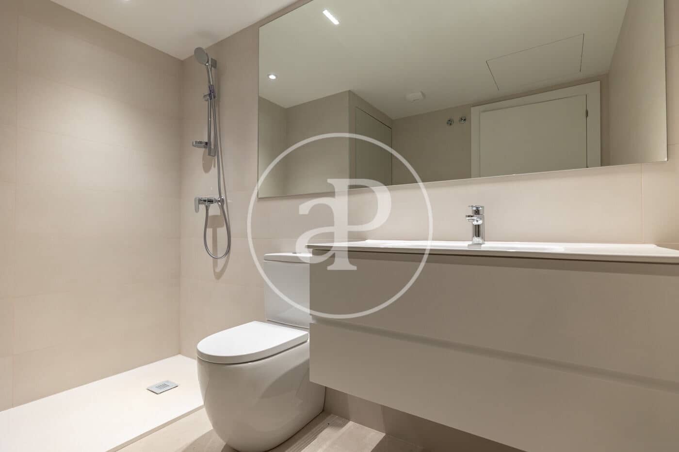 Apartamento de 3 habitaciones en Viladecans en alquiler - 2.000 € (Ref: 10033986)