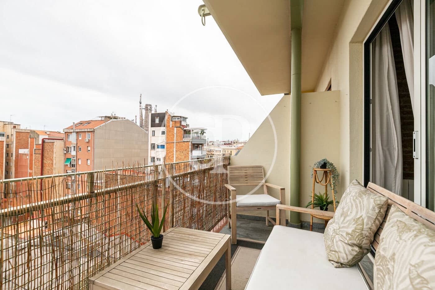 Appartement de 2 chambres à louer à Barcelone ville - 2 300 € (Ref: 10033993)