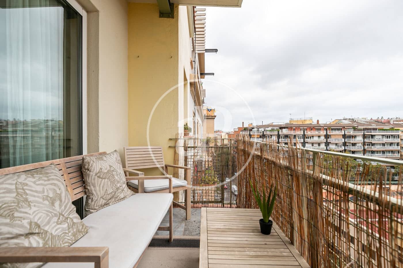 Appartement de 2 chambres à louer à Barcelone ville - 2 300 € (Ref: 10033993)