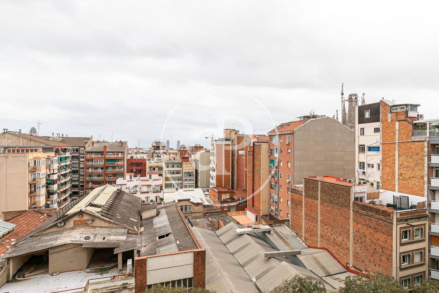 Appartement de 2 chambres à louer à Barcelone ville - 2 300 € (Ref: 10033993)