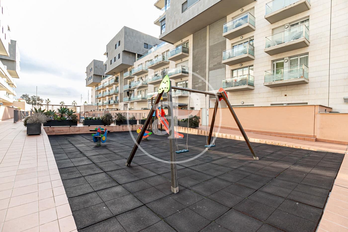 3 soverom Leilighet til leie i Badalona med svømmebasseng garasje - € 2 500 (Ref: 10041151)