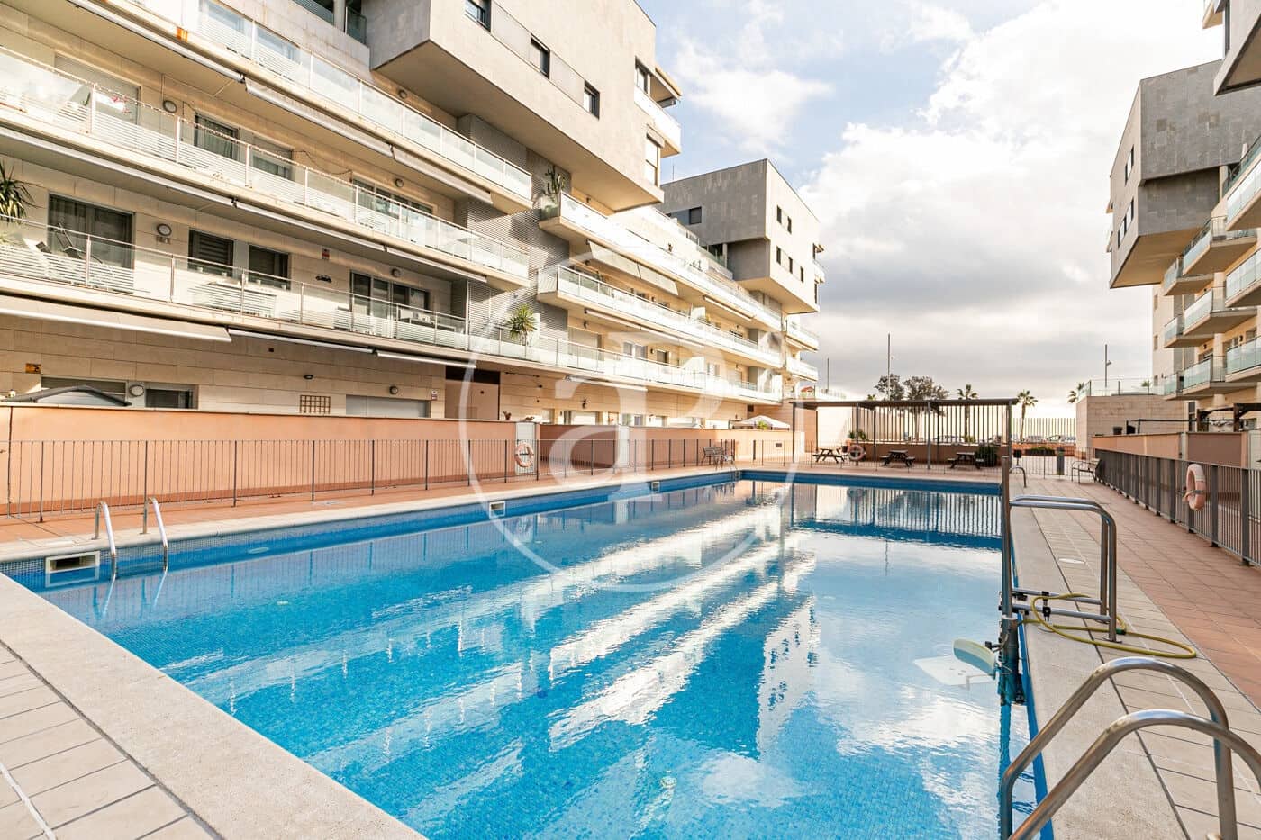 3 soverom Leilighet til leie i Badalona med svømmebasseng garasje - € 2 500 (Ref: 10041151)