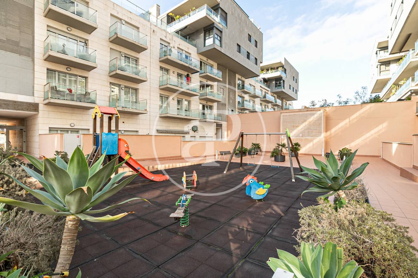 3 soverom Leilighet til leie i Badalona med svømmebasseng garasje - € 2 500 (Ref: 10041151)