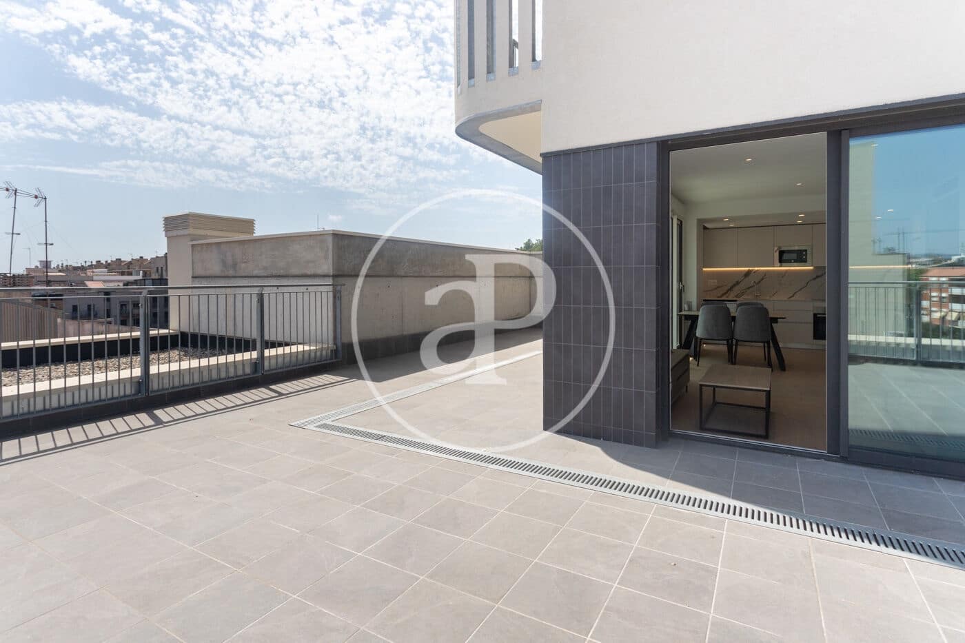 Apartamento de 2 habitaciones en Viladecans en alquiler con garaje - 2.200 € (Ref: 10047343)