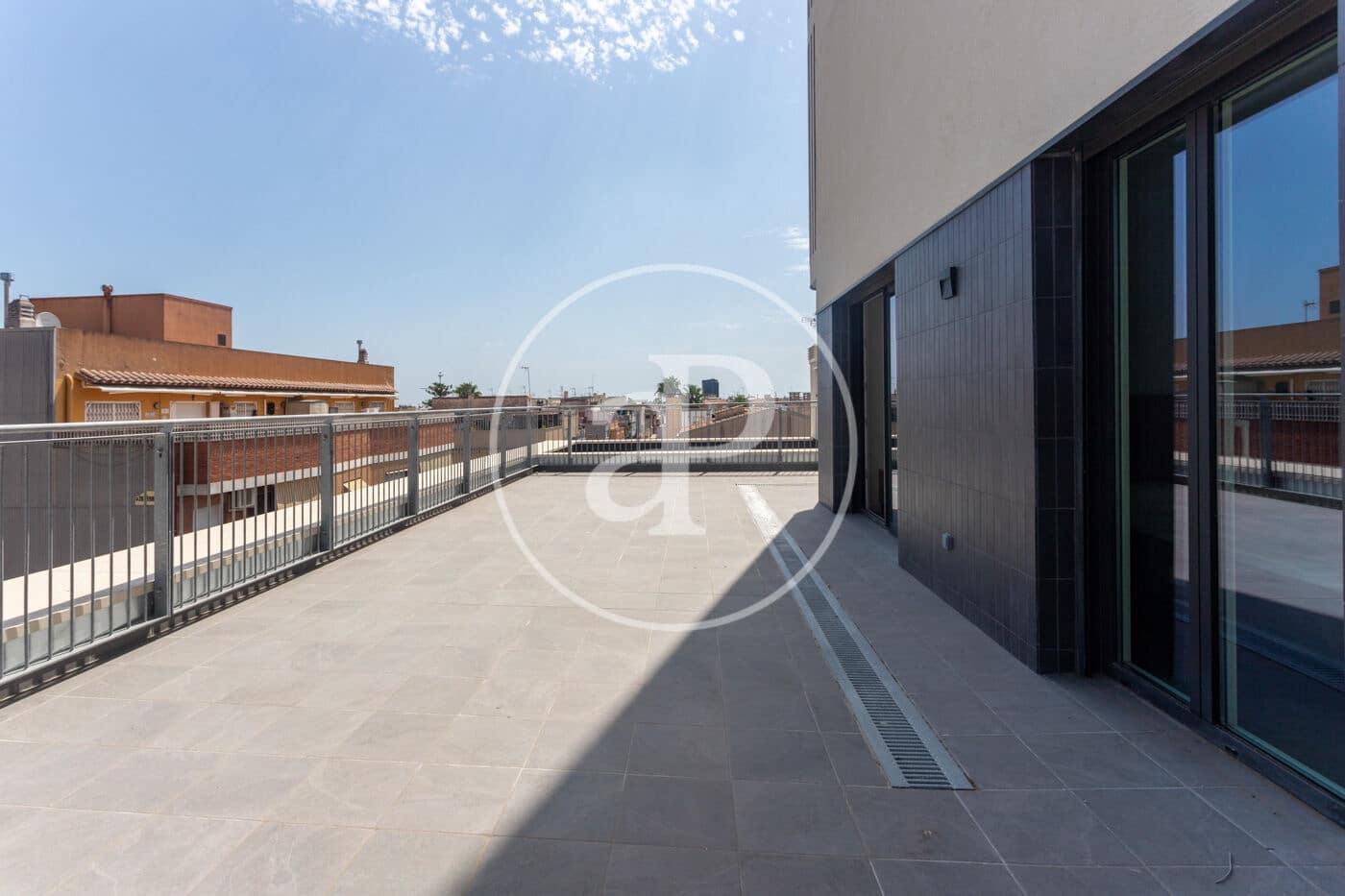 Apartamento de 2 habitaciones en Viladecans en alquiler con garaje - 2.200 € (Ref: 10047343)