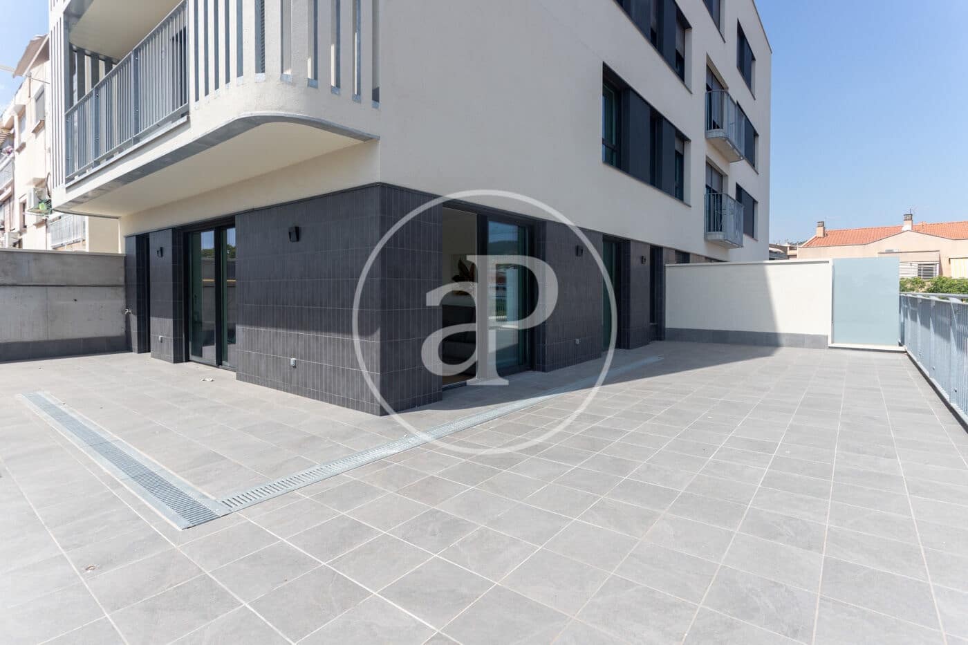 Apartamento de 2 habitaciones en Viladecans en alquiler con garaje - 2.200 € (Ref: 10047343)