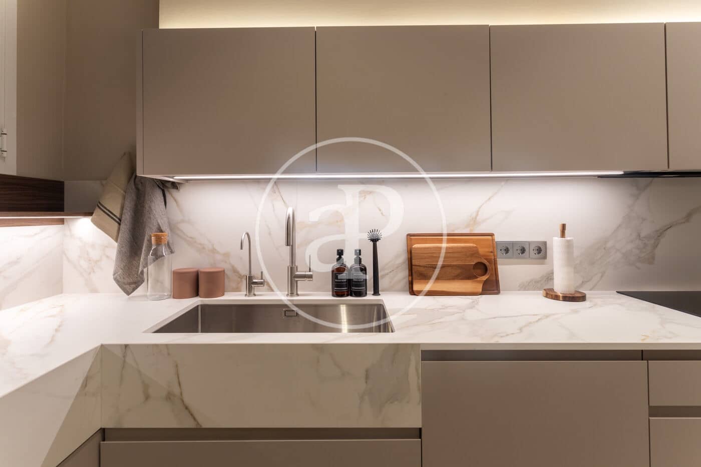 4 slaapkamer Appartement te huur in Barcelona stad - € 8.700 (Ref: 10049297)