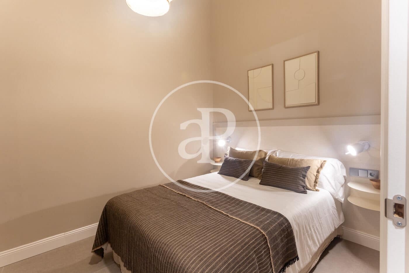 4 slaapkamer Appartement te huur in Barcelona stad - € 8.700 (Ref: 10049297)