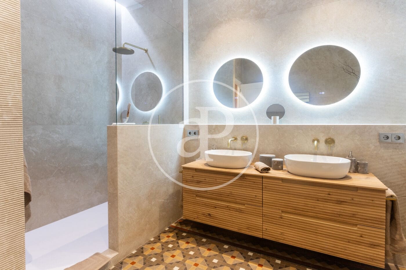 4 slaapkamer Appartement te huur in Barcelona stad - € 8.700 (Ref: 10049297)