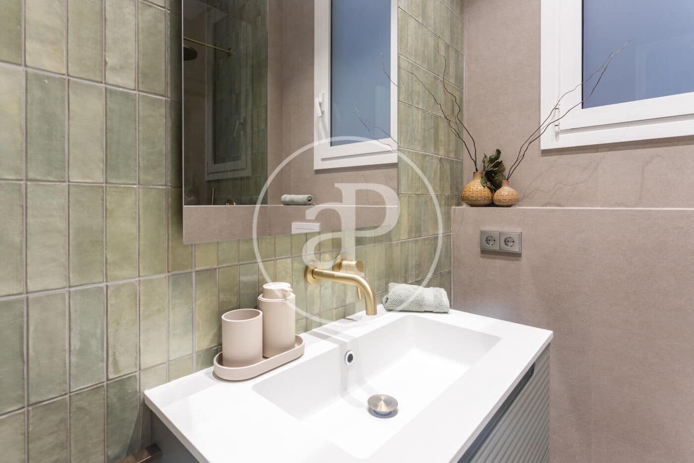 4 slaapkamer Appartement te huur in Barcelona stad - € 8.700 (Ref: 10049297)