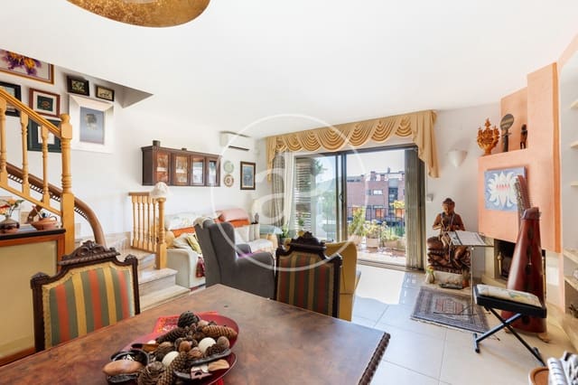 4 Zimmer Villa zu verkaufen in Cerdanyola del Vallès mit Garage - 640.000 € (Ref: 10049300)
