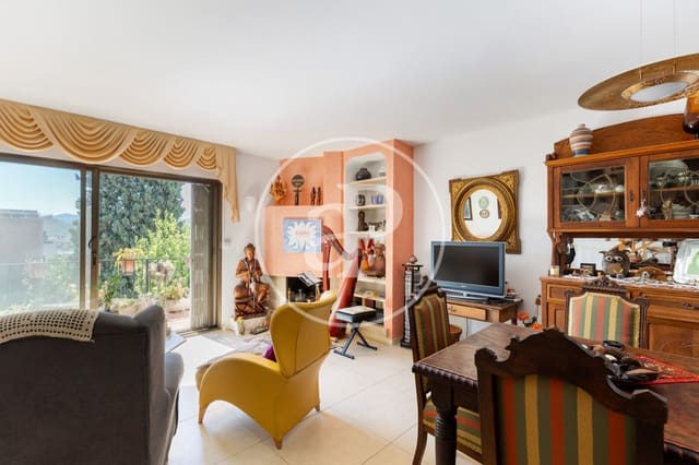 4 Zimmer Villa zu verkaufen in Cerdanyola del Vallès mit Garage - 640.000 € (Ref: 10049300)