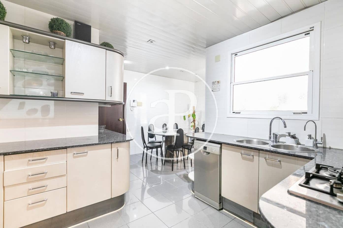 4 Zimmer Apartment zu vermieten in Barcelona Stadt mit Garage - 3.850 € (Ref: 10049301)