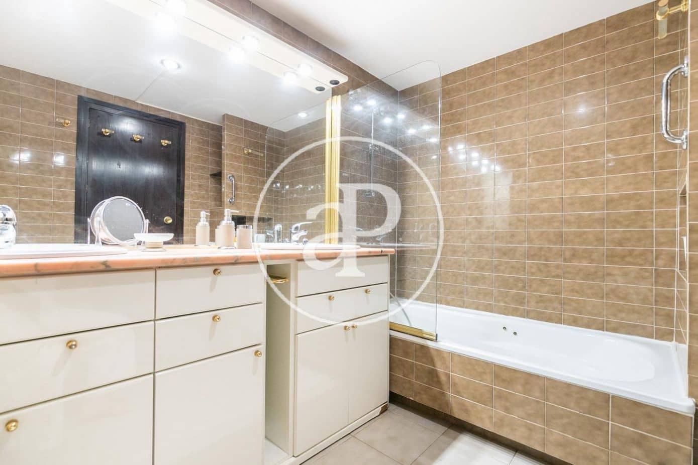 4 Zimmer Apartment zu vermieten in Barcelona Stadt mit Garage - 3.850 € (Ref: 10049301)