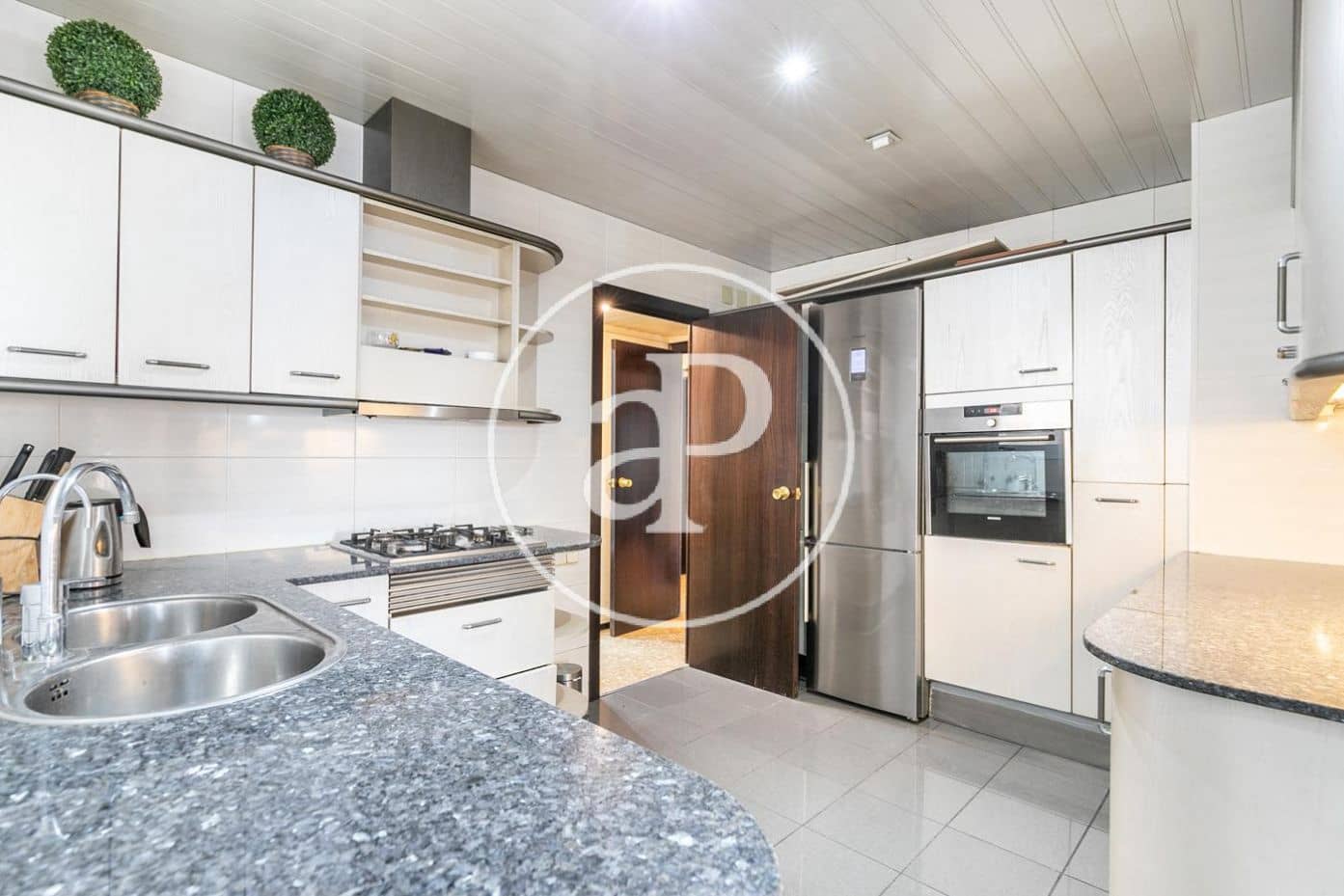 4 Zimmer Apartment zu vermieten in Barcelona Stadt mit Garage - 3.850 € (Ref: 10049301)