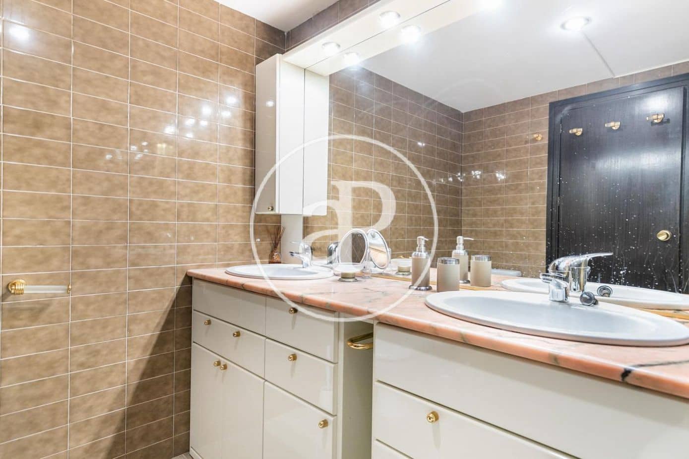 4 Zimmer Apartment zu vermieten in Barcelona Stadt mit Garage - 3.850 € (Ref: 10049301)