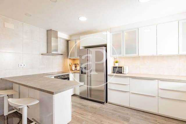 2 bedroom Apartment for sale in La Teixonera, Barcelona city - € 420,000 (Ref: 10055306)