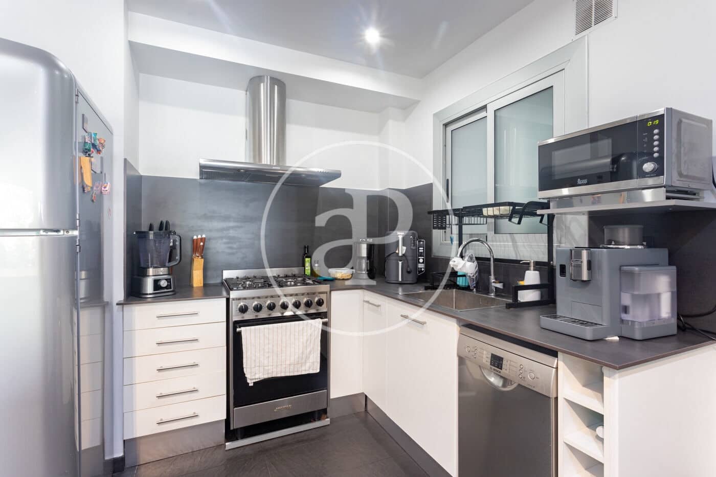 3 soverom Leilighet til leie i Barcelona by med garasje - € 4 480 (Ref: 10055308)