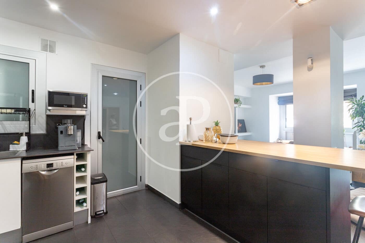 3 soverom Leilighet til leie i Barcelona by med garasje - € 4 480 (Ref: 10055308)