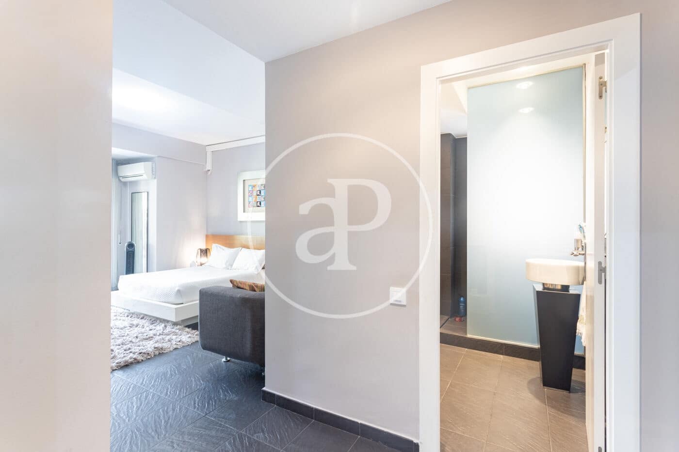 3 soverom Leilighet til leie i Barcelona by med garasje - € 4 480 (Ref: 10055308)