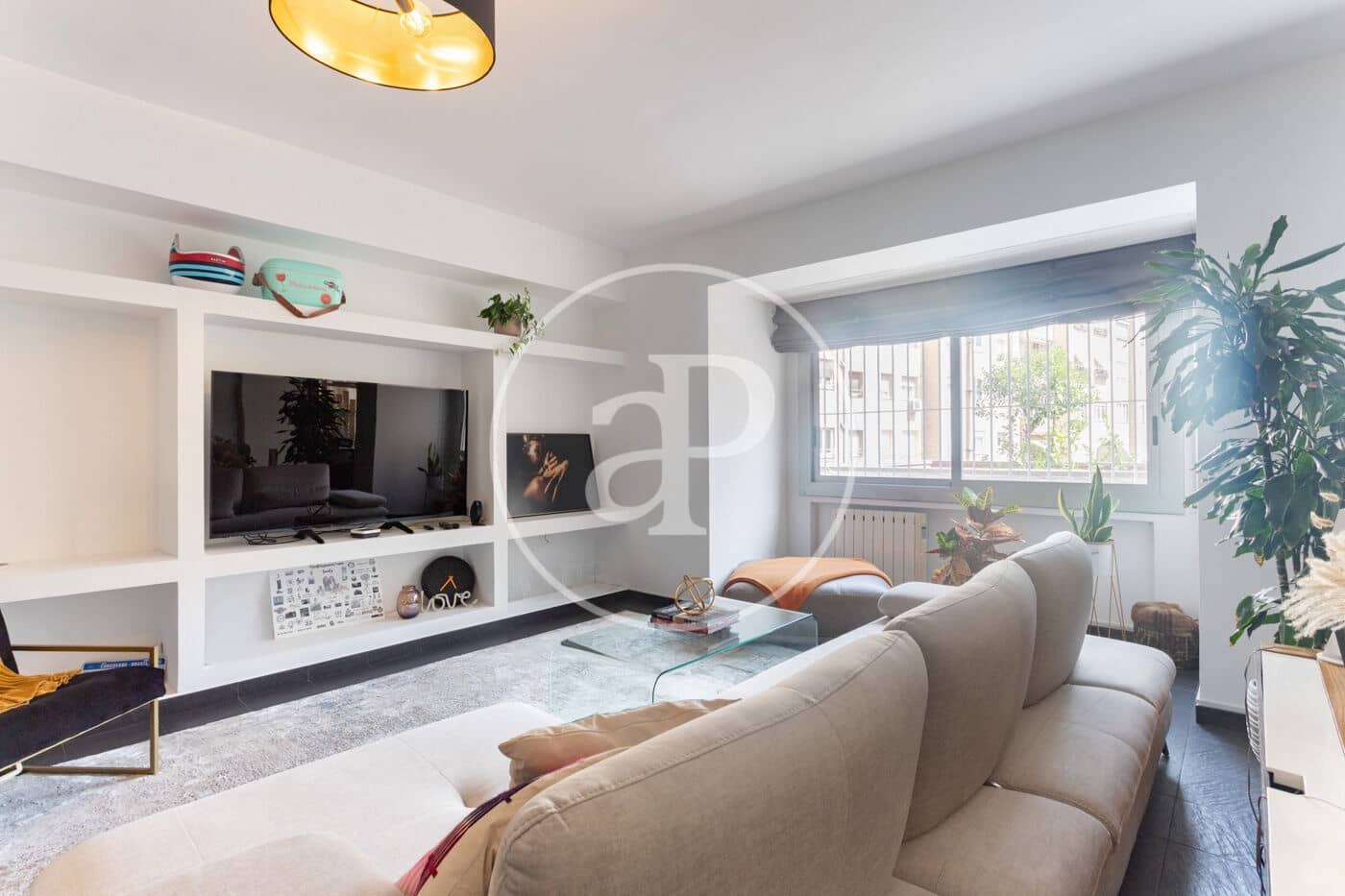 3 soverom Leilighet til leie i Barcelona by med garasje - € 4 480 (Ref: 10055308)