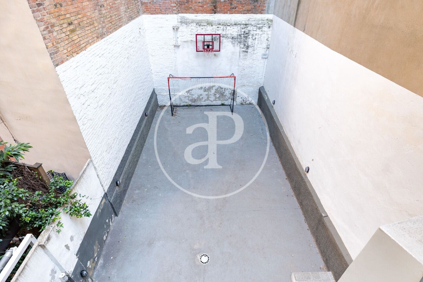 Chalet de 5 habitaciones en Barcelona ciudad en venta con piscina - 2.120.000 € (Ref: 10075560)