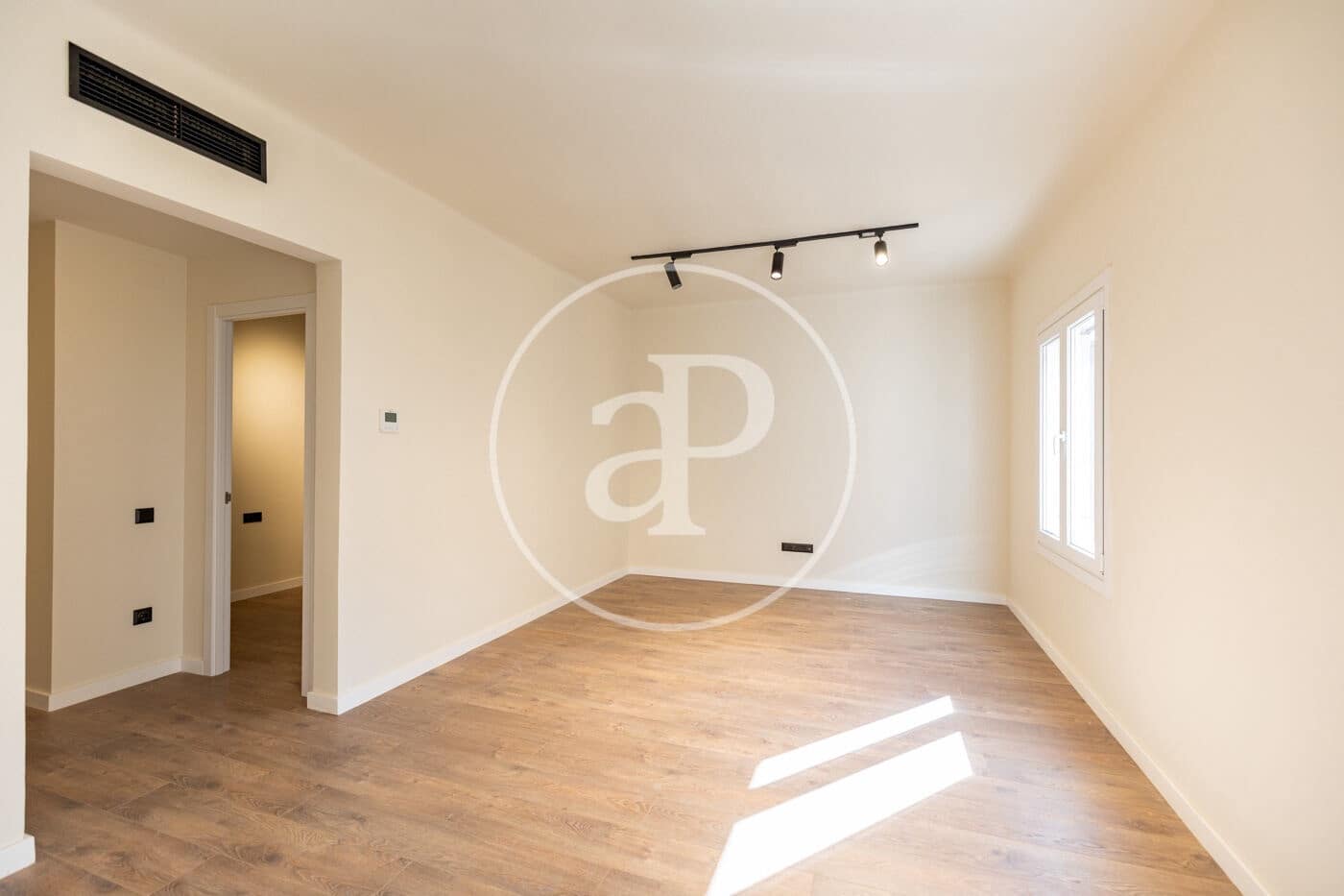 3 bedroom Apartment for sale in Barcelona city - € 415,000 (Ref: 10078164)