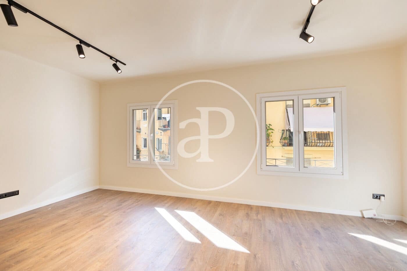 3 bedroom Apartment for sale in Barcelona city - € 415,000 (Ref: 10078164)
