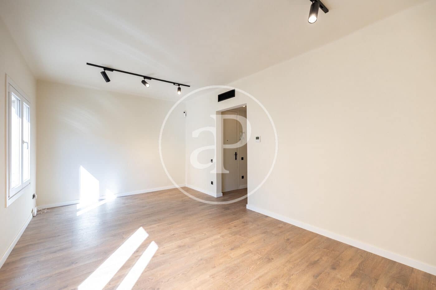 3 bedroom Apartment for sale in Barcelona city - € 415,000 (Ref: 10078164)