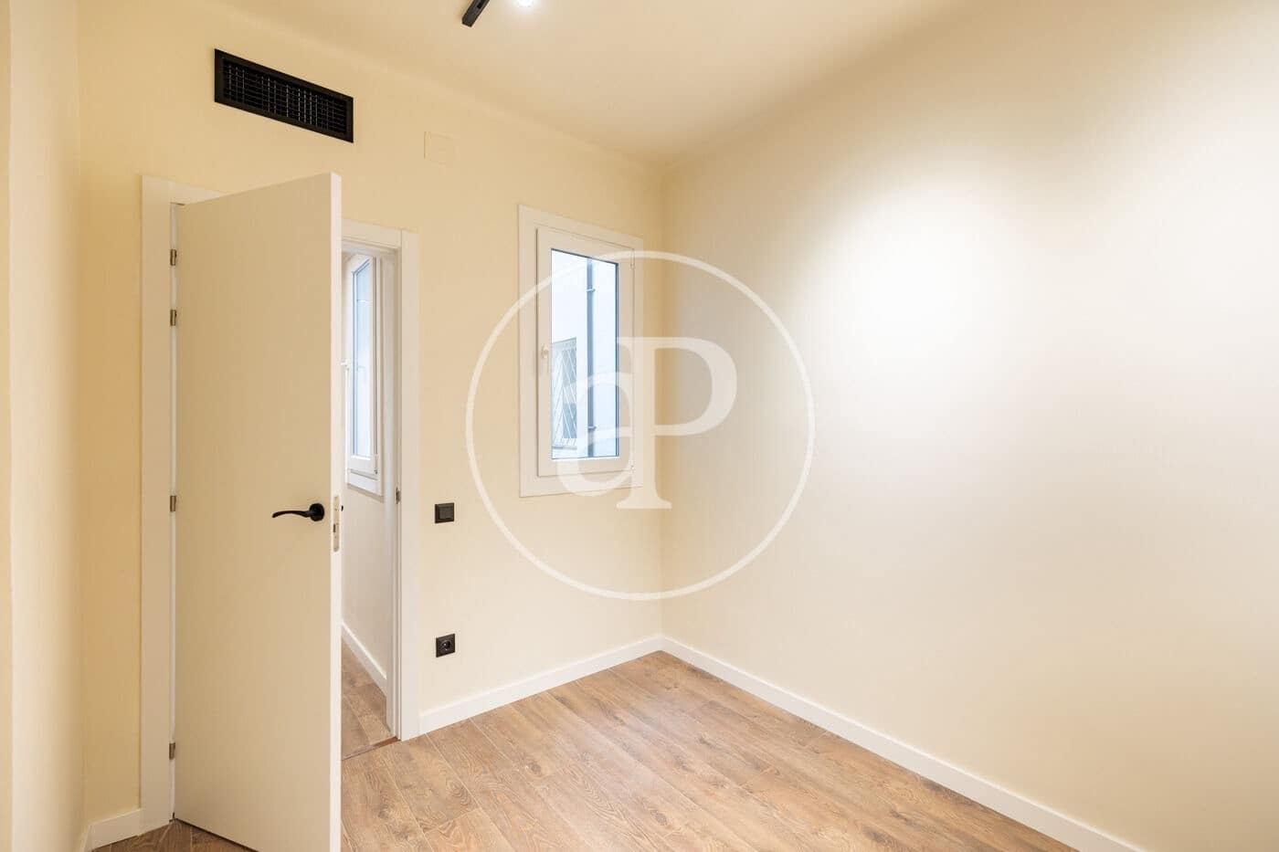 3 bedroom Apartment for sale in Barcelona city - € 415,000 (Ref: 10078164)