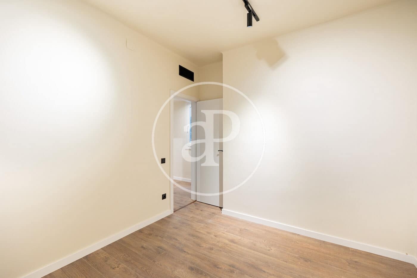 3 bedroom Apartment for sale in Barcelona city - € 415,000 (Ref: 10078164)