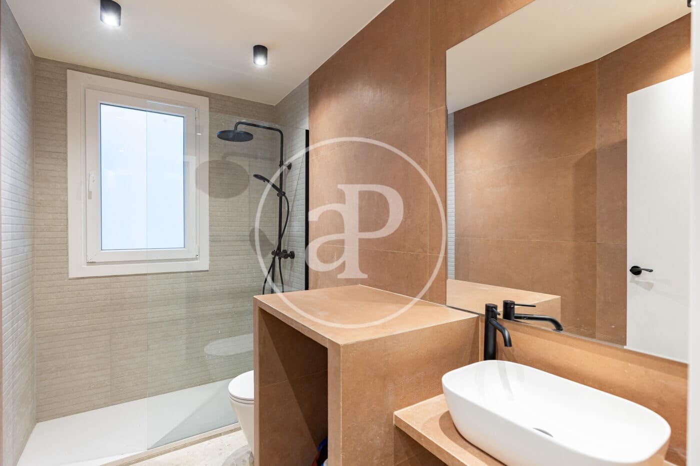 3 bedroom Apartment for sale in Barcelona city - € 415,000 (Ref: 10078164)