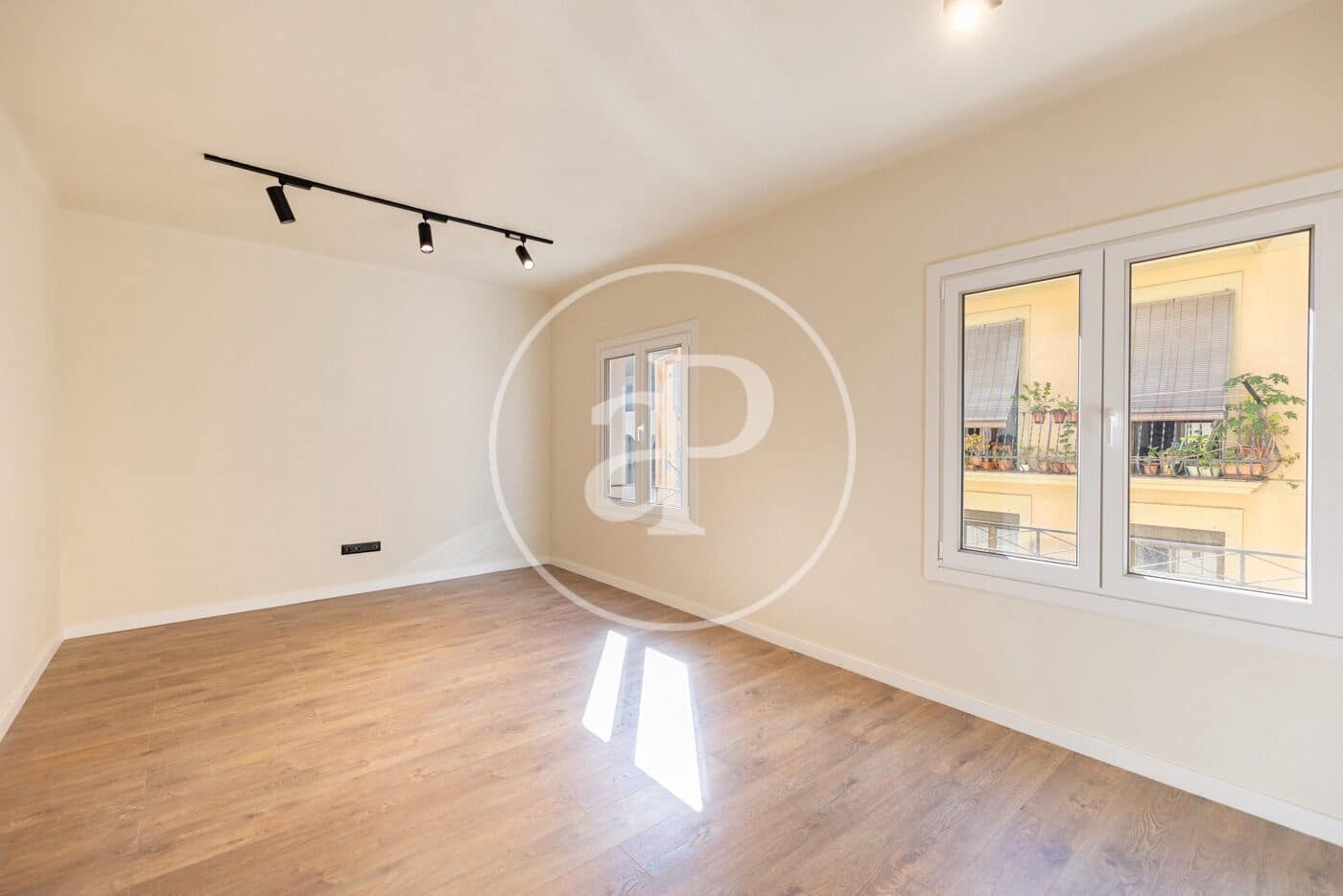 3 bedroom Apartment for sale in Barcelona city - € 415,000 (Ref: 10078164)
