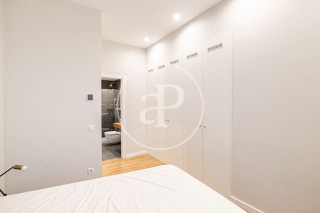 Appartement de 2 chambres à louer à El Barri Gòtic, Barcelone ville - 2 018 € (Ref: 10078166)