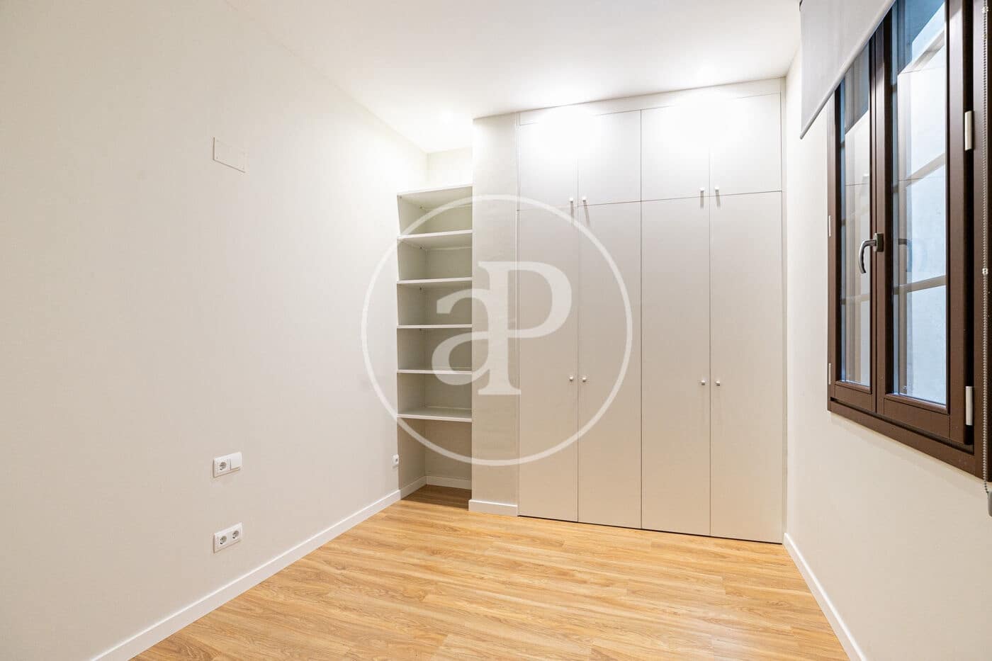 Appartement de 2 chambres à louer à Barcelone ville - 2 018 € (Ref: 10078166)