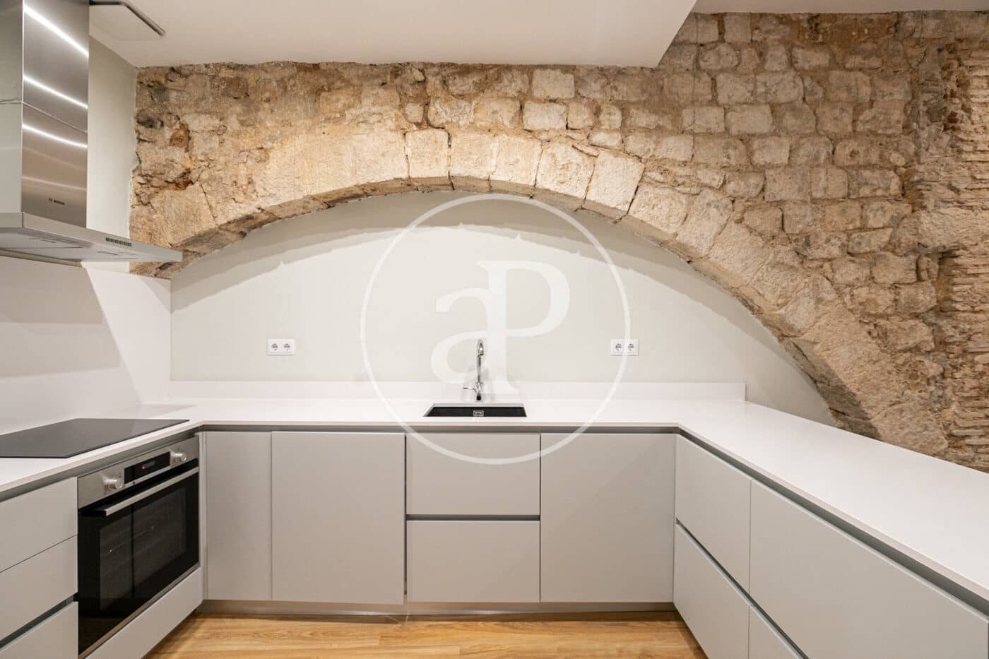 Appartement de 2 chambres à louer à Barcelone ville - 2 018 € (Ref: 10078166)