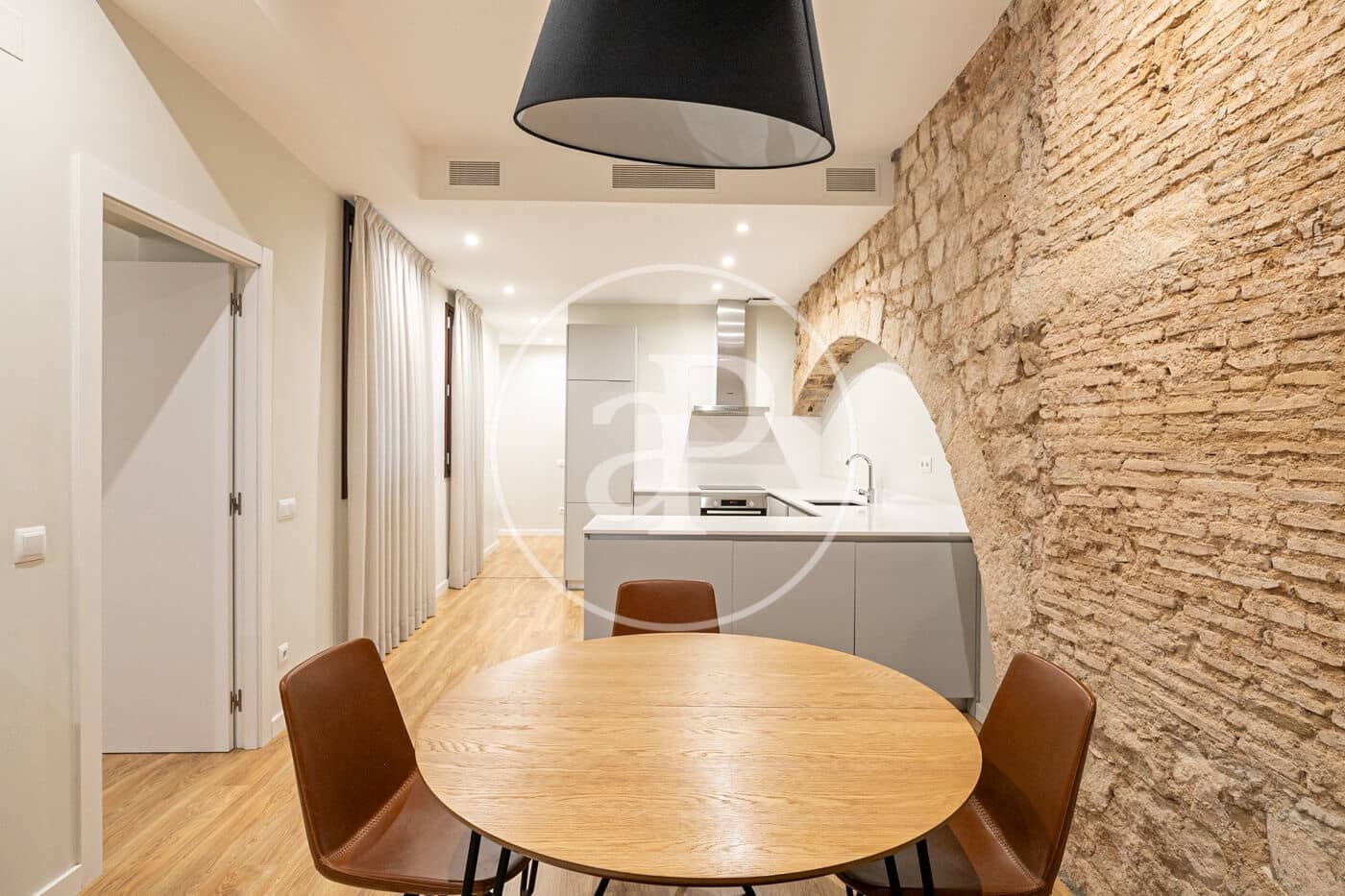Appartement de 2 chambres à louer à Barcelone ville - 2 018 € (Ref: 10078166)