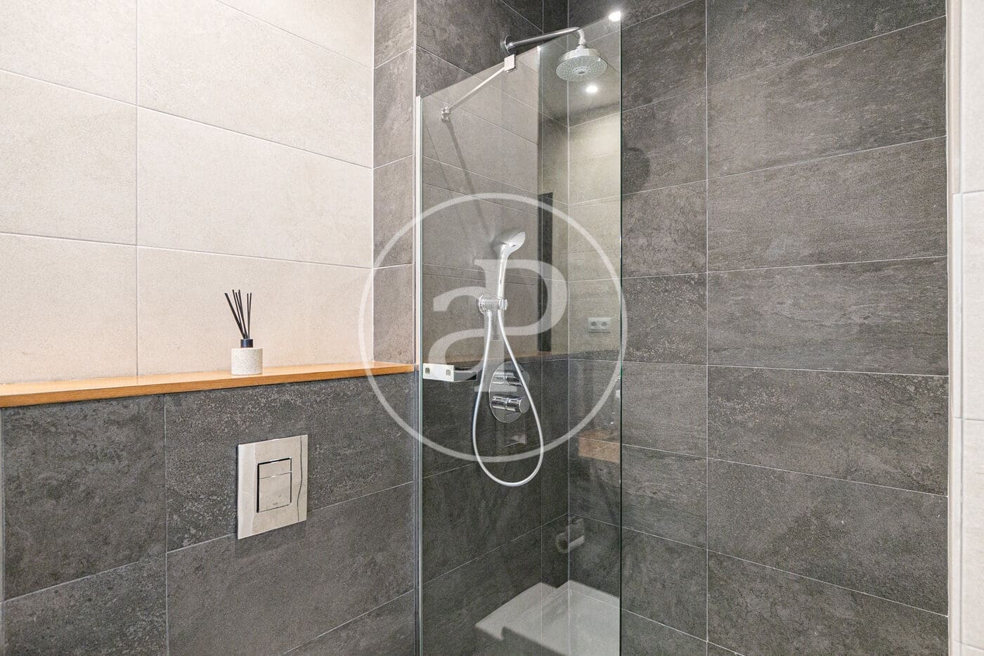 Appartement de 2 chambres à louer à Barcelone ville - 2 018 € (Ref: 10078166)
