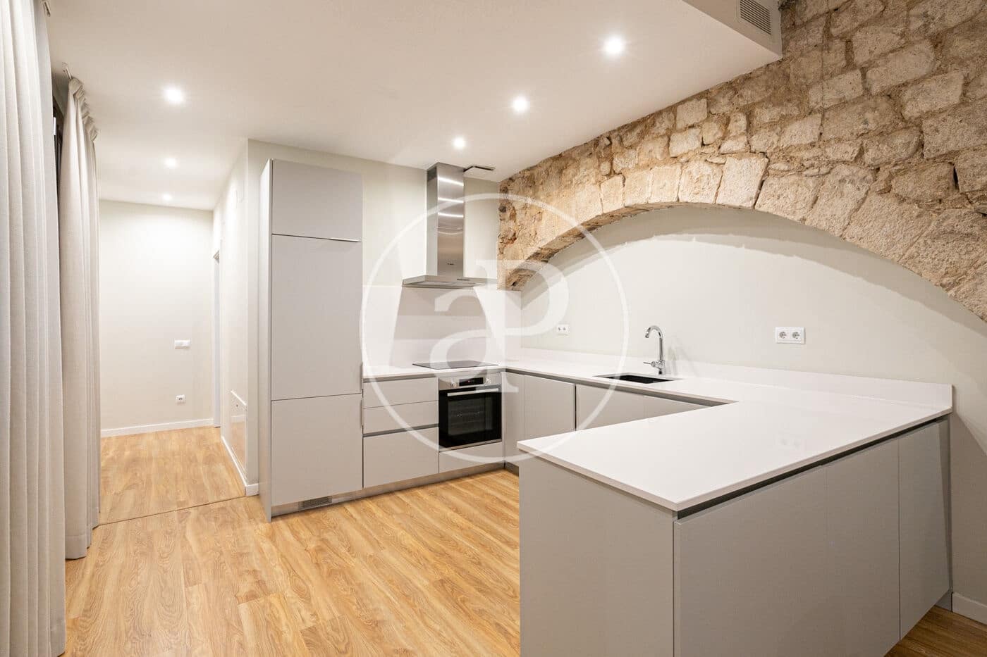Appartement de 2 chambres à louer à Barcelone ville - 2 018 € (Ref: 10078166)
