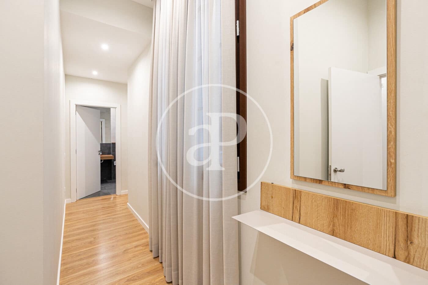 Appartement de 2 chambres à louer à Barcelone ville - 2 018 € (Ref: 10078166)
