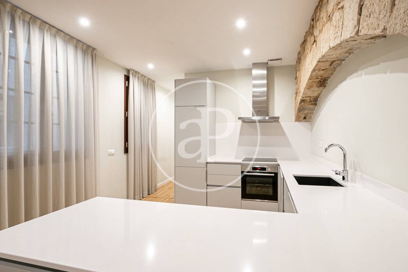 Appartement de 2 chambres à louer à Barcelone ville - 2 018 € (Ref: 10078166)